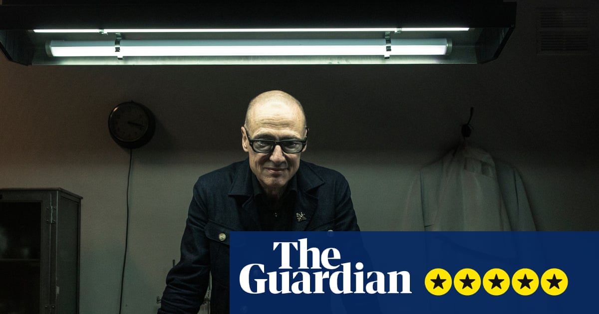 Anmeldelsen af ​​Alien Autopsy Scandal – et udsøgt, legende kig på, hvordan en falsk video fejede ind i verden | Television