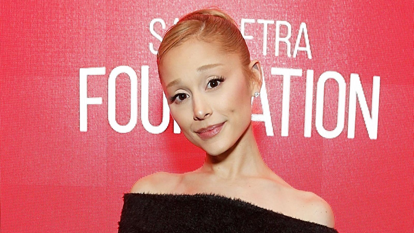 Ariana Grande stiger på Billboards albumliste med tre comebacks