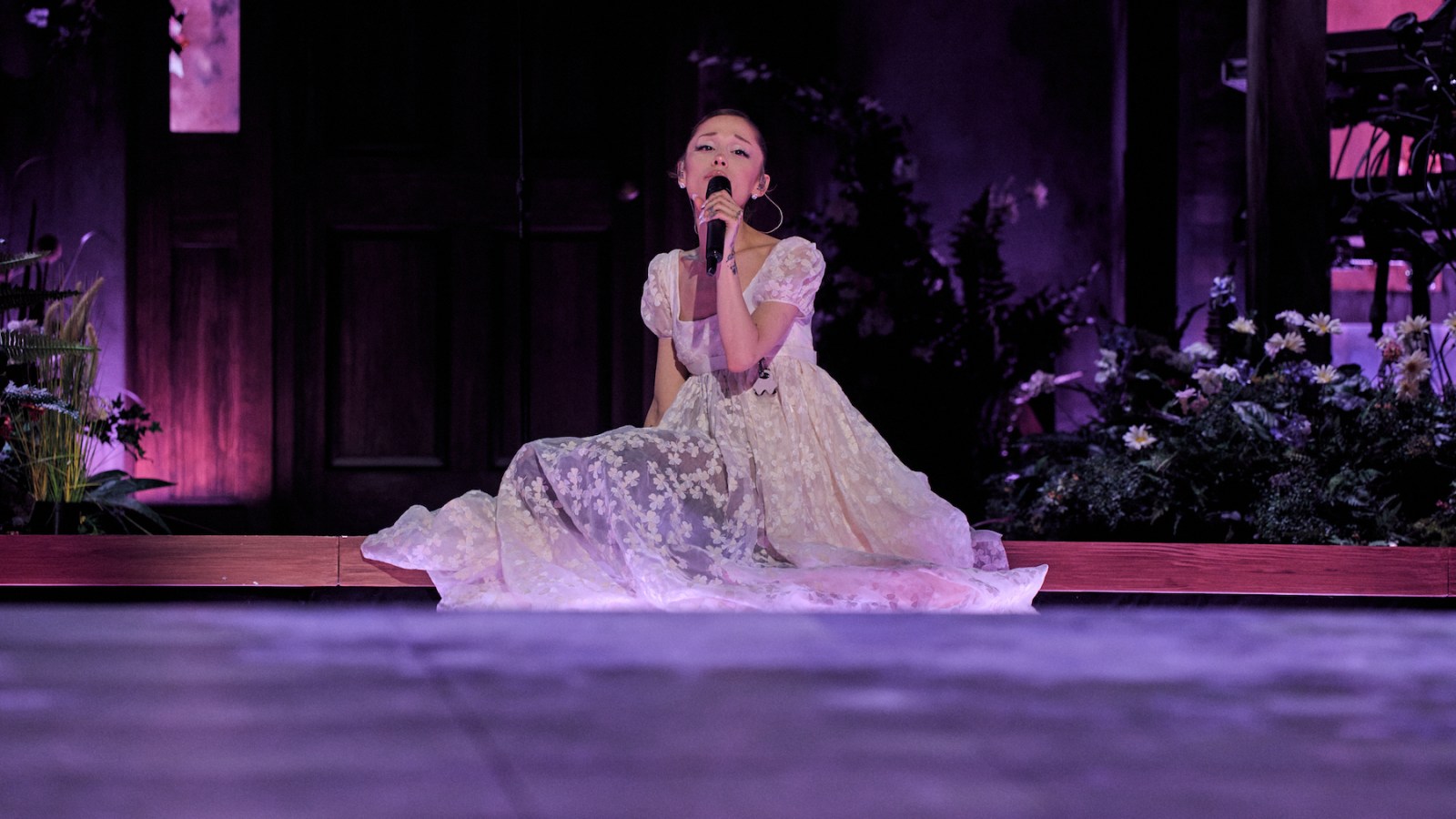 Ariana Grande vender tilbage med 'Eternal Sunshine' Tour Opener