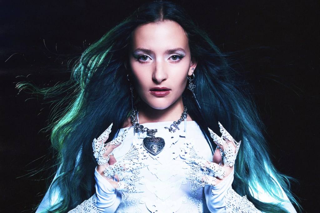 Au/Ra Interview: Nyt album 'Heartcore', Touring & Anime Fandom