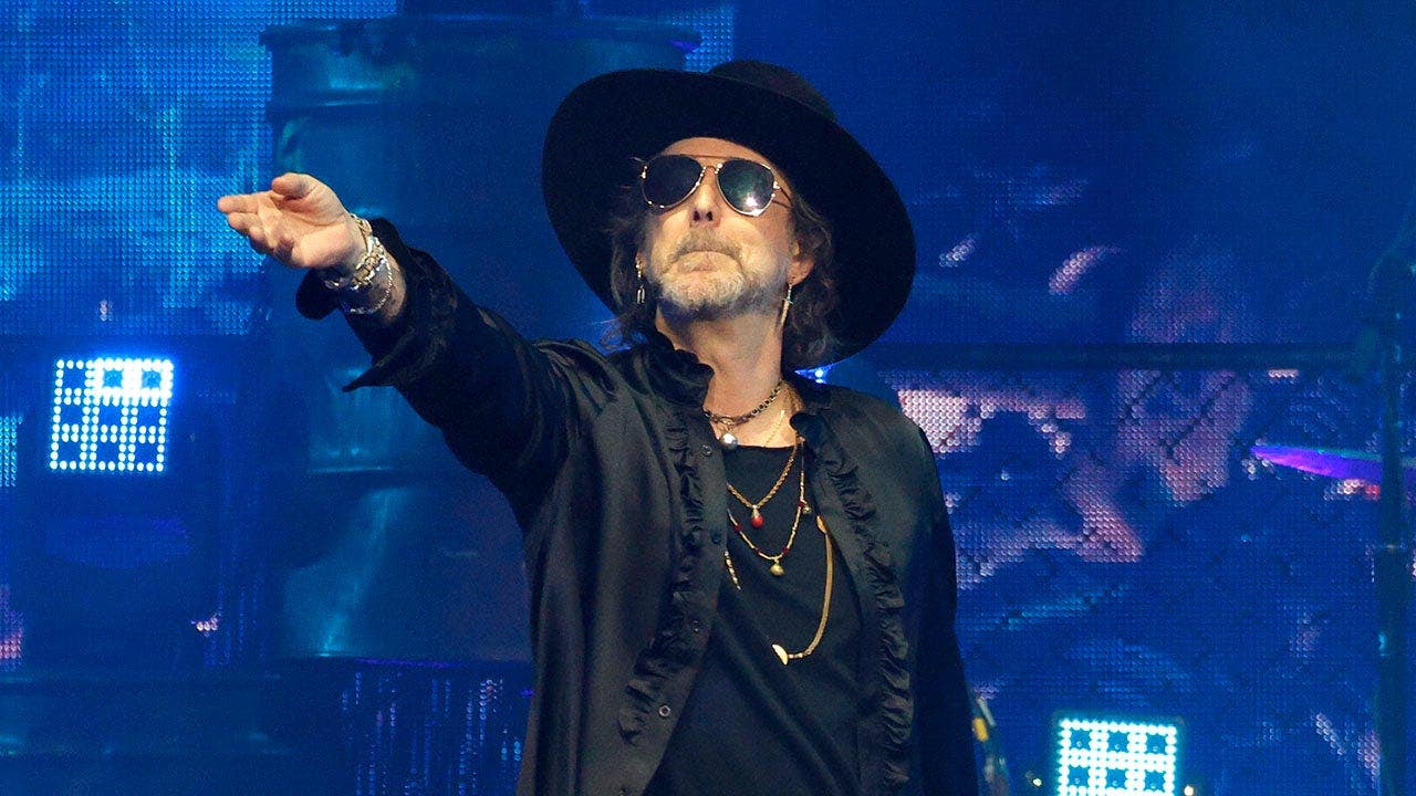 Black Crowes står over for modreaktioner efter at have lukket ned for USAs sang ved Tampa-showet