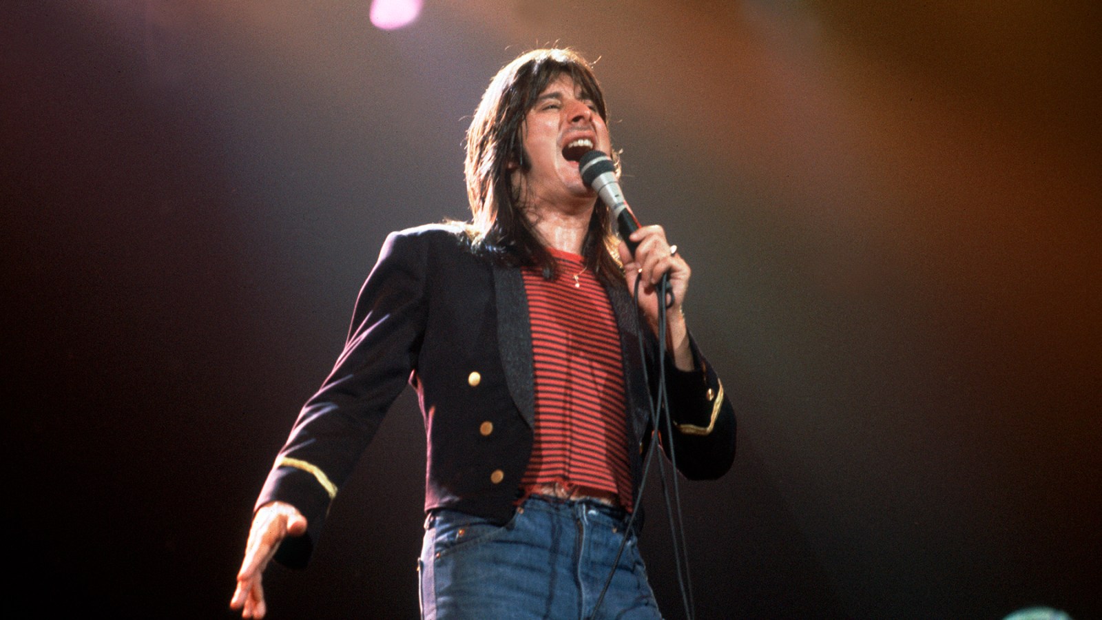 'Don't Stop Believin'': Se Every Journey Singer fremføre bandets hit