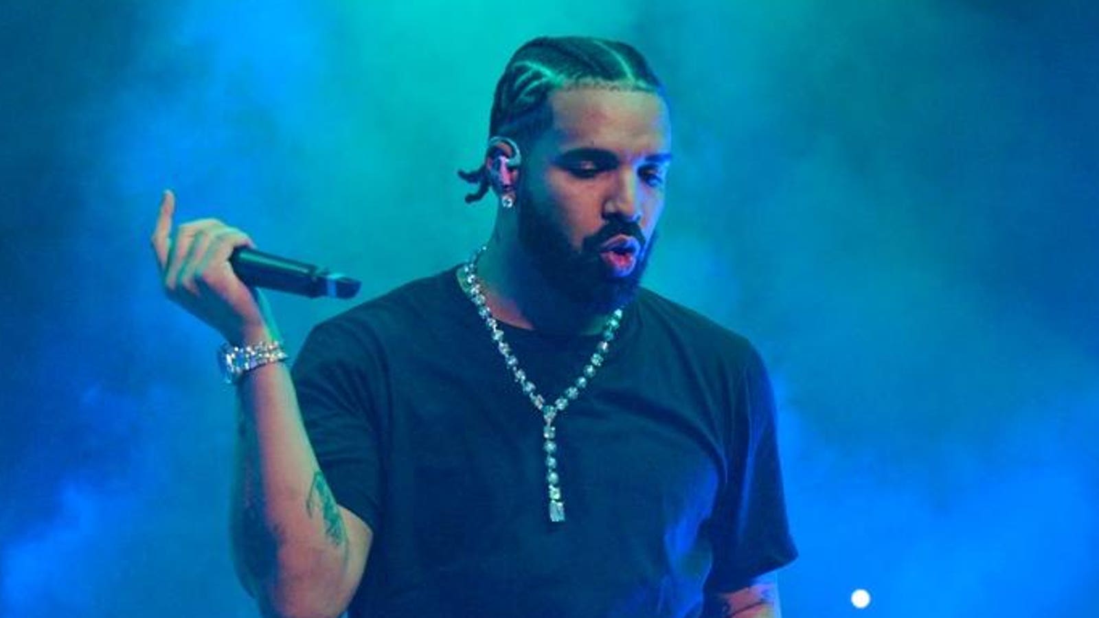Drake blokerer sig selv fra ny nr. 1 på flere hitlister