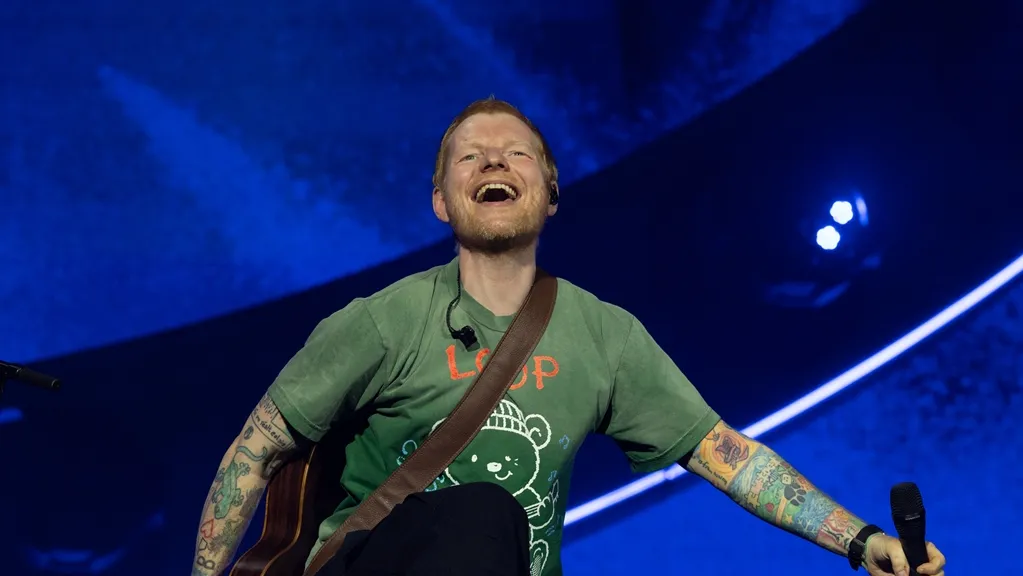 Ed Sheerans LOOP Tour begynder, da han antyder en pause