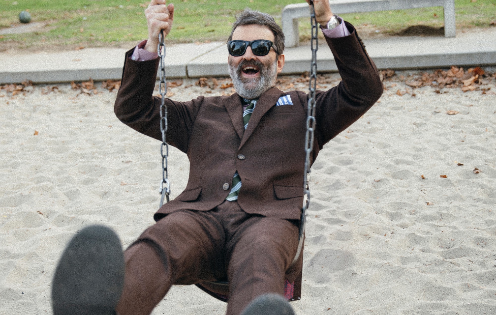 Eels fremkalder Cookie Monsters ånd med det nye album 'Cookie Happened' og den følelsesladede nye sang 'Cap In Hand'