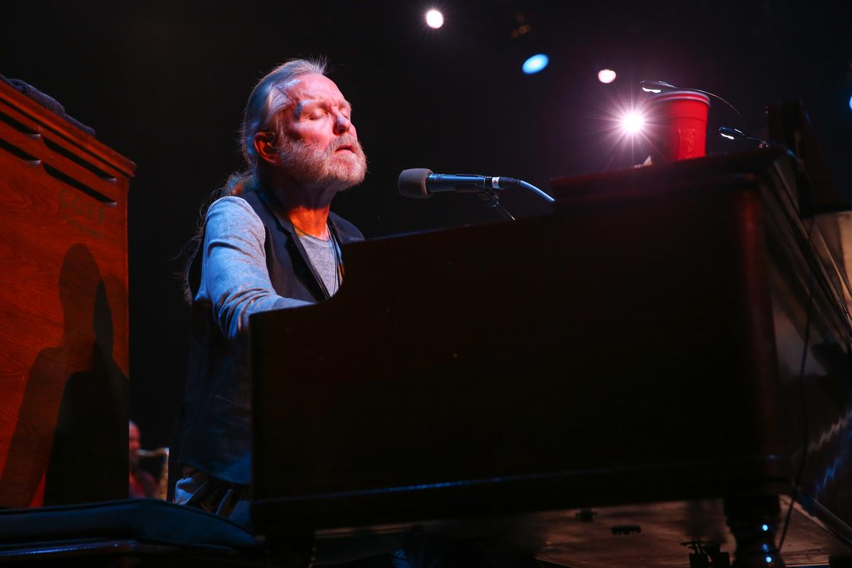 Hvordan Gregg Allman endelig konfronterede sine dæmoner
