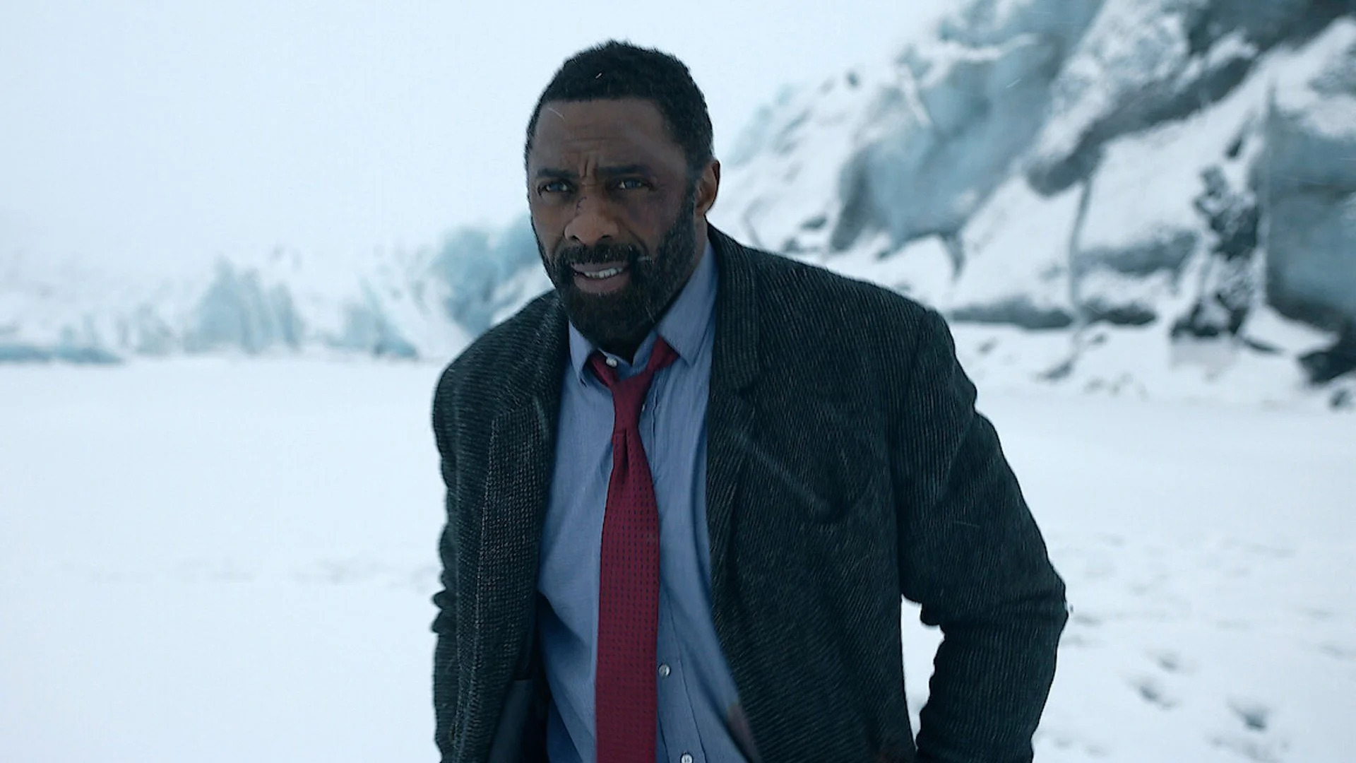 Idris Elba adresserer James Bond-rygter og forklarer, hvorfor 007 ikke burde være "vågen" - GeekTyrant