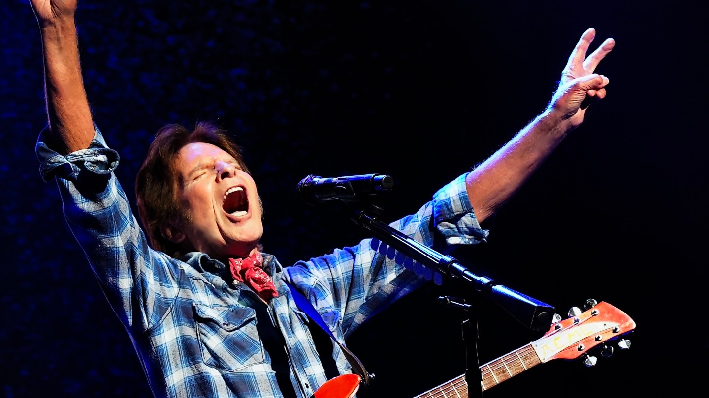 John Fogerty siger, at han ville være villig til at sælge sit katalog