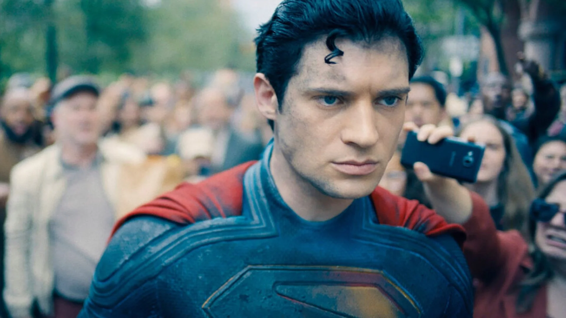 MAN OF TOMORROW Sæt billeder afslører en såret supermand og et klassisk Lex Luthor-våben trukket direkte fra DC Comics — GeekTyrant