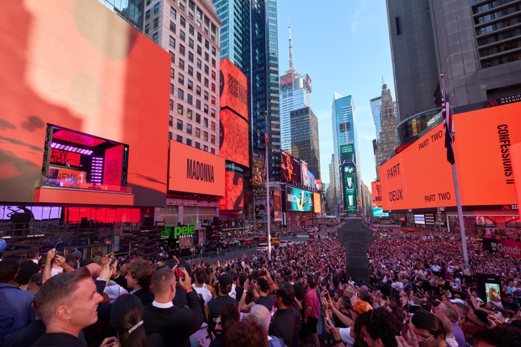 Madonna debuterer New Yorks nye hemmelige spillested The Square: Inside Look