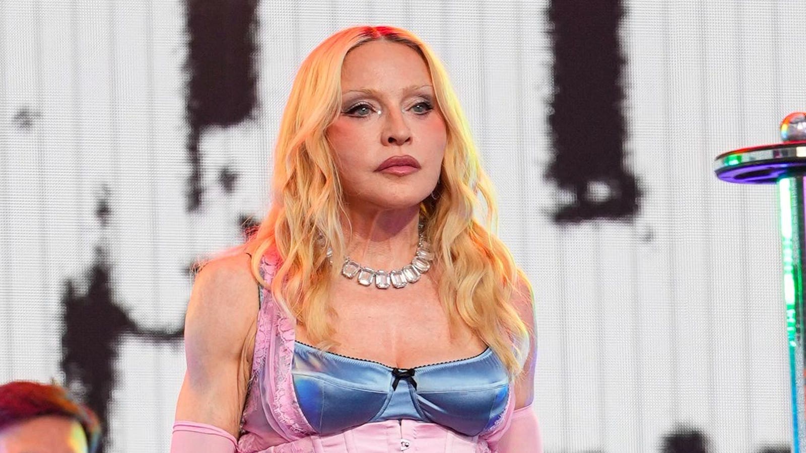 Madonnas nye single bliver hendes første fra hendes nye album til Miss No. 1
