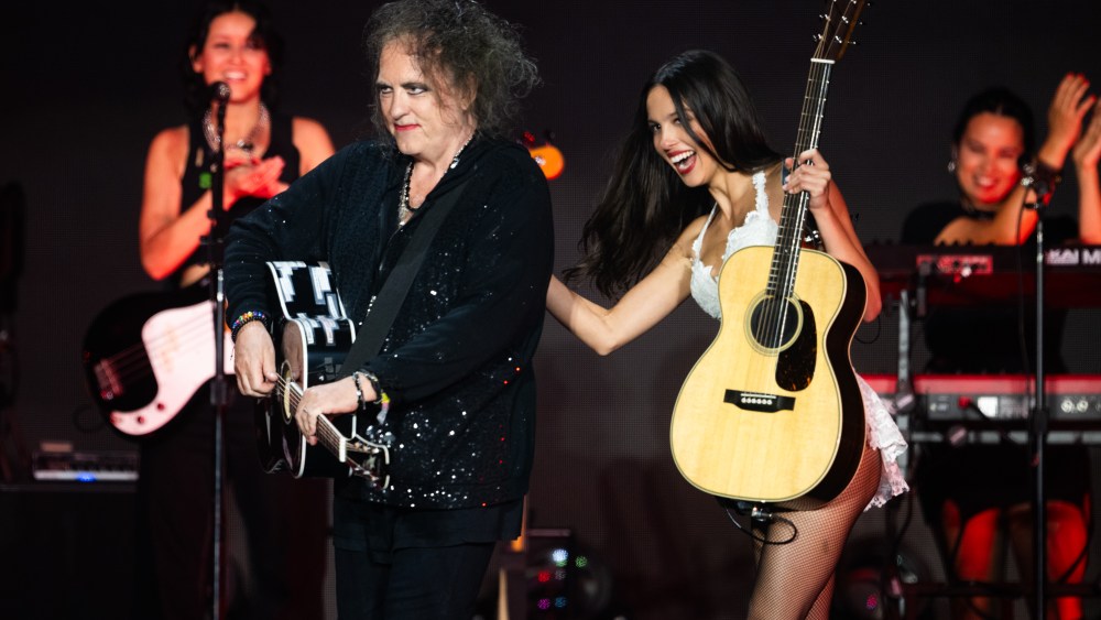 Olivia Rodrigo har premiere på duet med Robert Smith, 'What's Wrong With Me