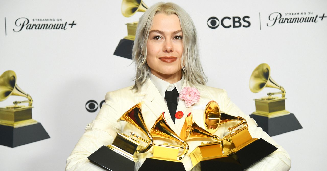 Phoebe Bridgers droppede internettet for at hype hendes nye musik. Det virker