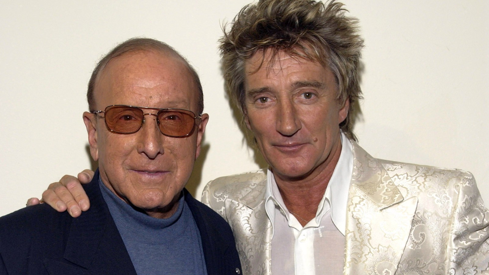 Rod Stewart, Carlos Santana, Patti Smith hylder Clive Davis