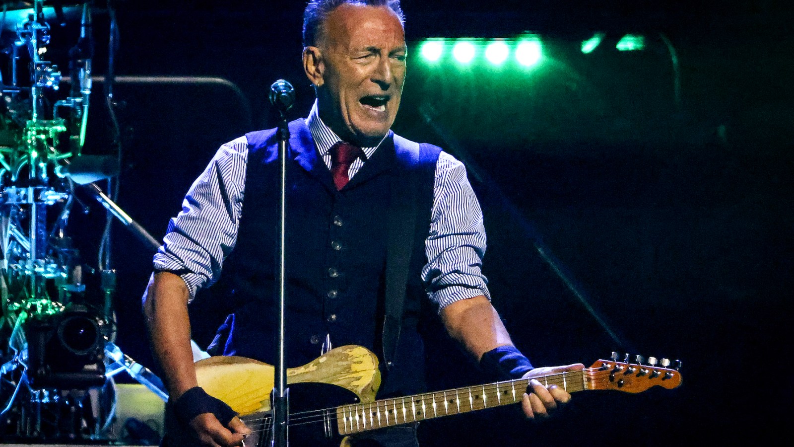 Se Bruce Springsteen spille med Jon Bon Jovi ved 'Music America'