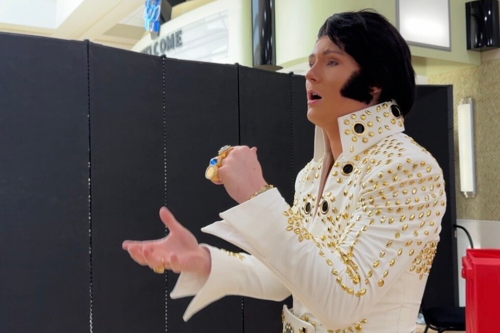 Unge Elvis-fans holder hans arv i live på Tupelo Elvis Festival