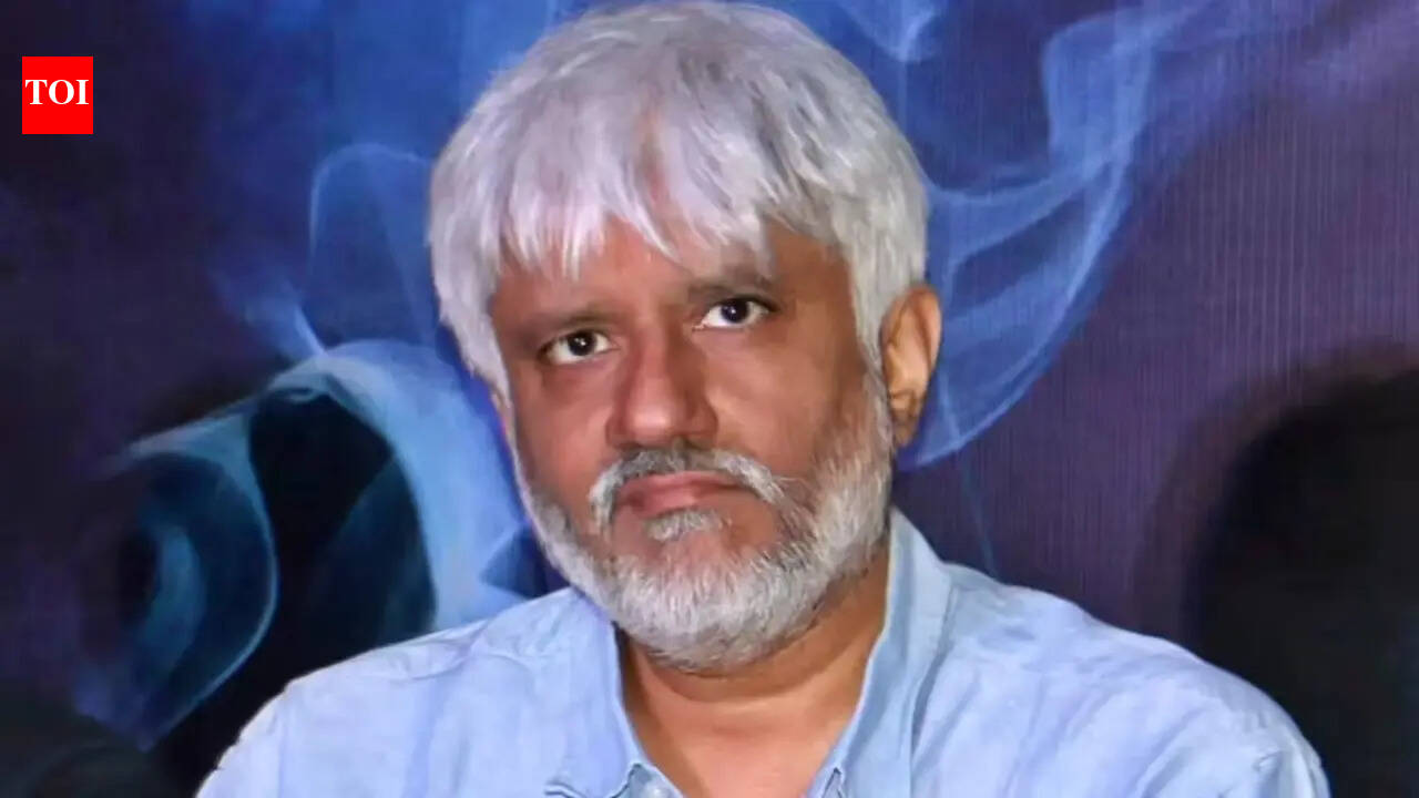Vikram Bhatt siger, at han næsten døde, da han husker 70 dage tilbragt i fængsel i en sag om svig på Rs 30 crore, afslører Mithun Chakraborty, Sanjay Dutt, Ajay Devgn ringede til ham | Hindi film nyheder