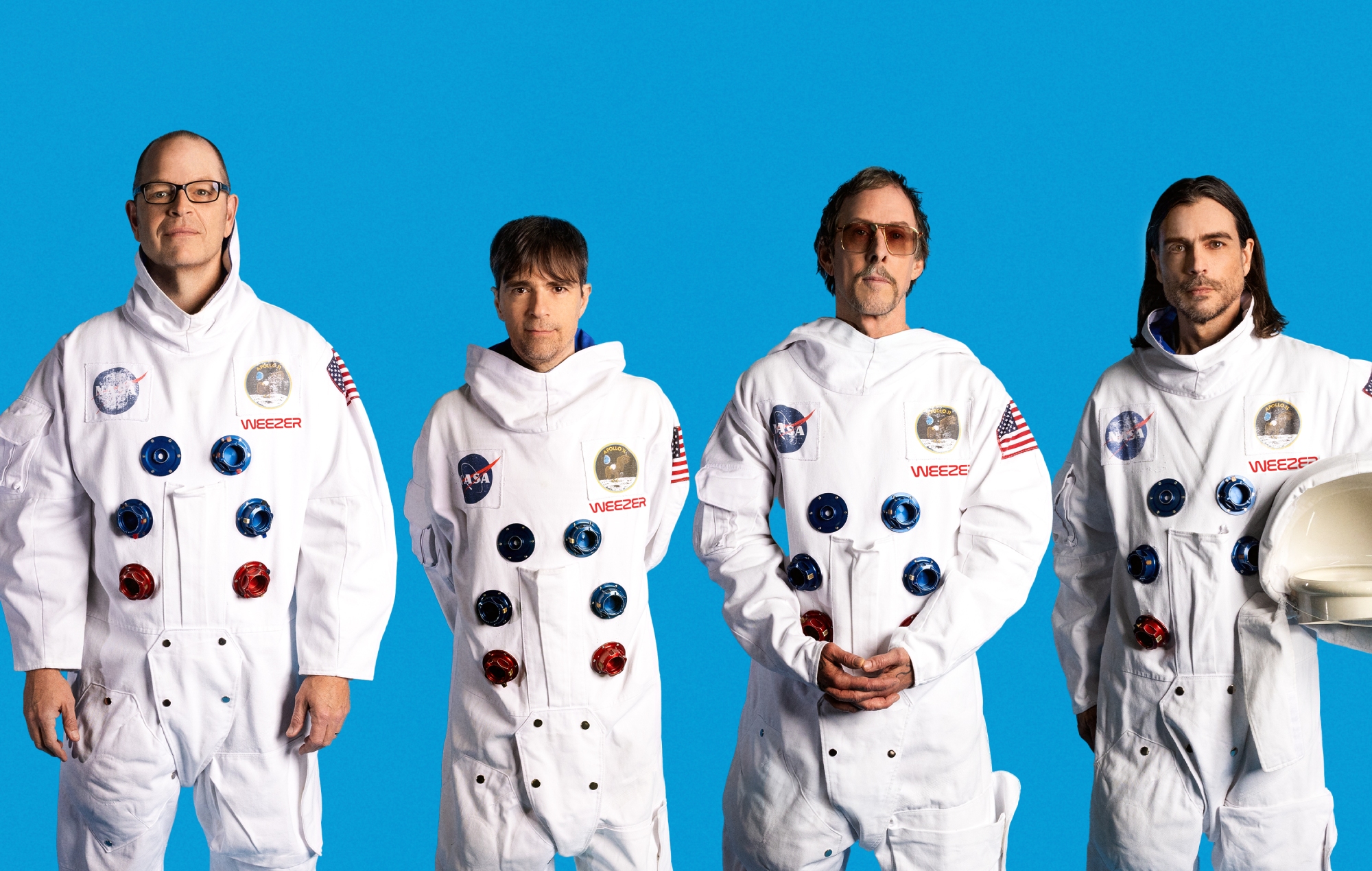 Weezer annoncerer 'The Gold Album' med den sørgelige single 'We Might As Well Be Strangers' med onsdagens Karly Hartzman